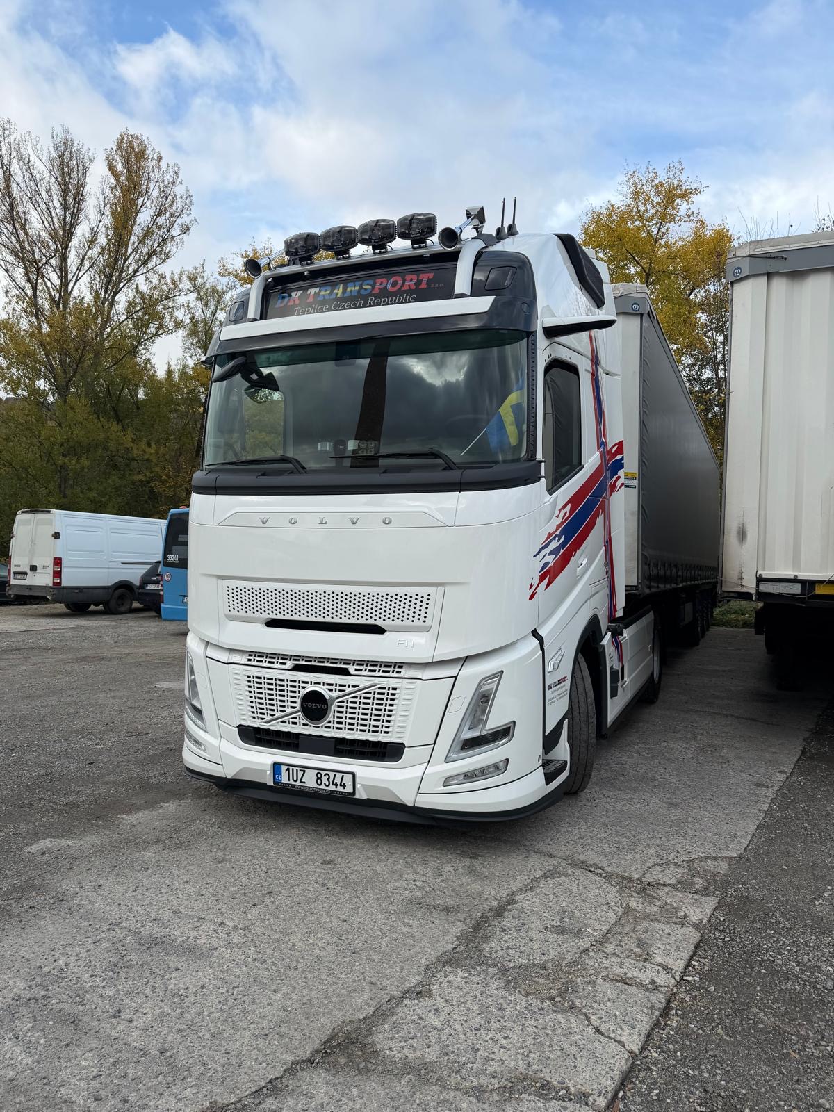 Volvo FH DK Transport Teplice Czech Republic na firemním dvoře